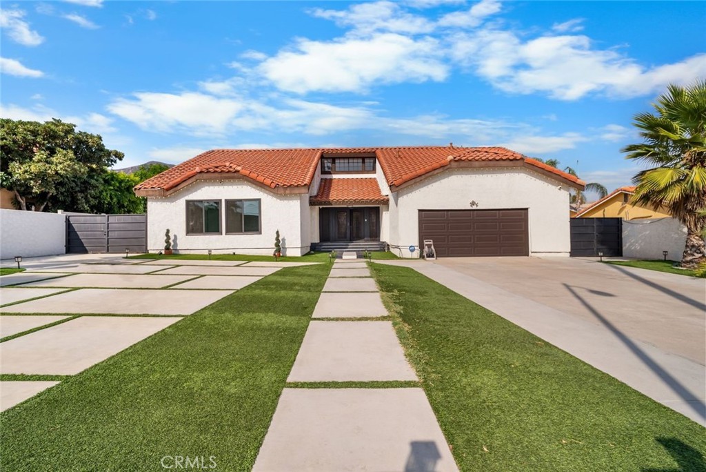 13800 Glenoaks Boulevard