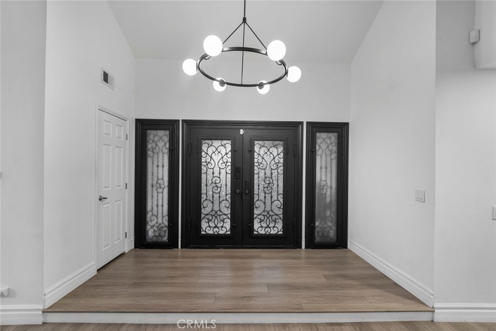 13800 Glenoaks Boulevard