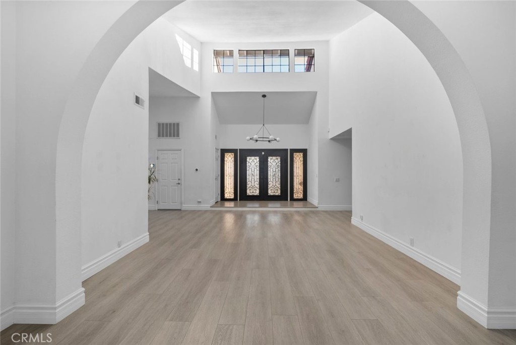 13800 Glenoaks Boulevard