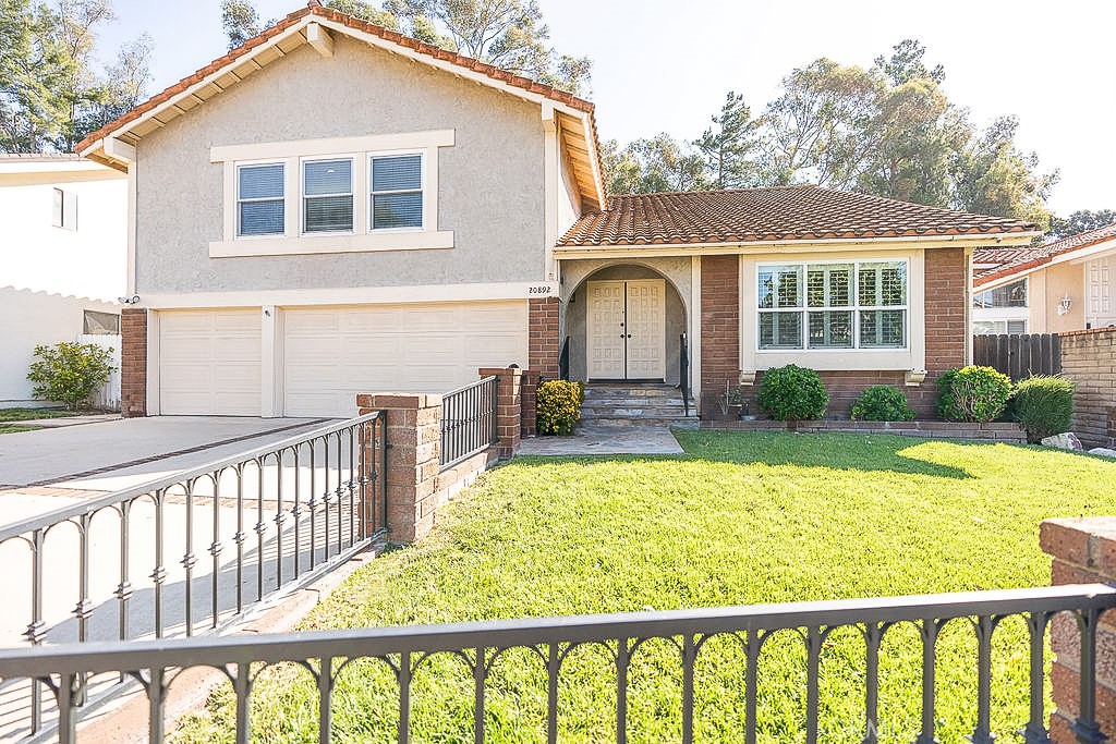 20892 Avenida Amapola