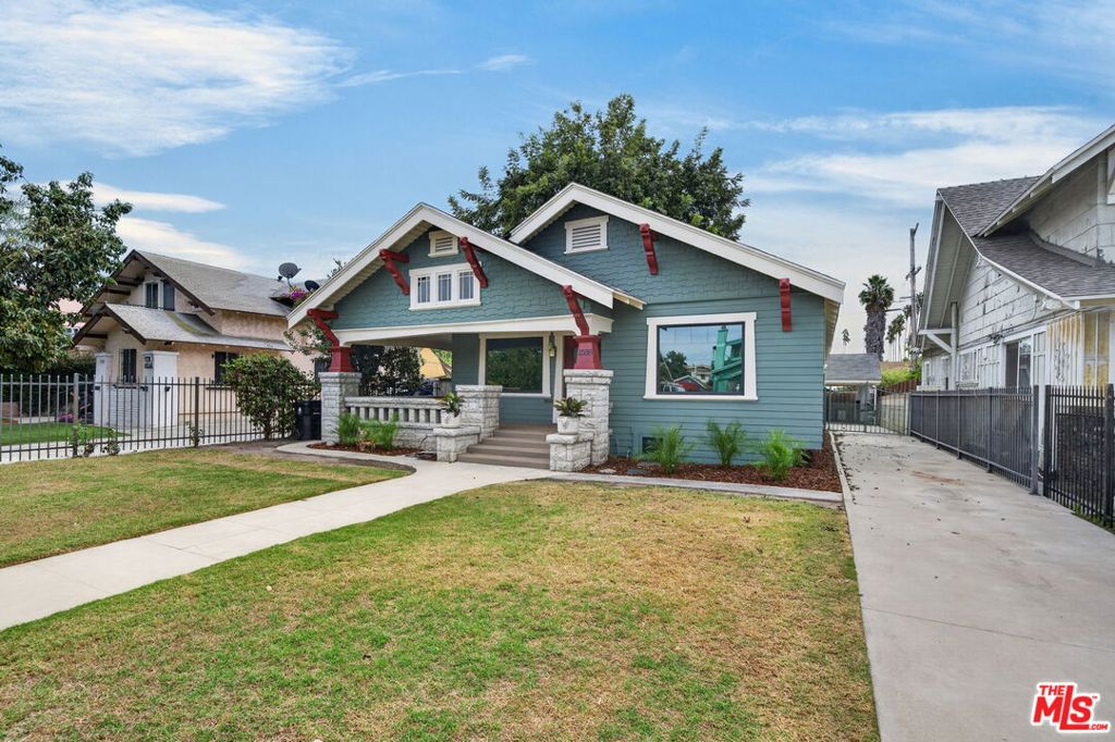 1588 W 49th Street