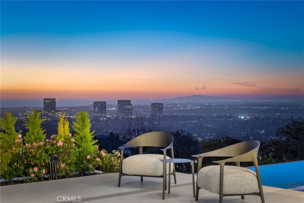 Photo of 4 Geneve, Newport Beach, CA 92660 (MLS # OC26036352)