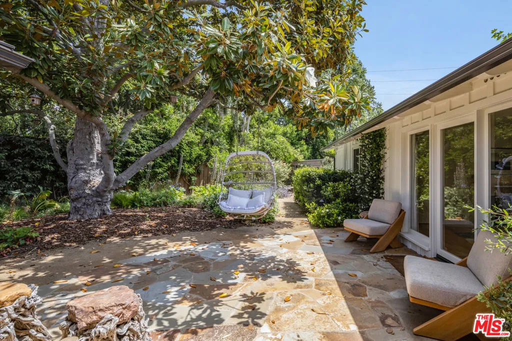 Los Angeles, California 90049, United States, 4 Bedrooms Bedrooms, ,3 BathroomsBathrooms,Residential,Active,179563