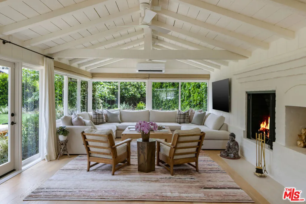 Los Angeles, California 90049, United States, 4 Bedrooms Bedrooms, ,3 BathroomsBathrooms,Residential,Active,179563