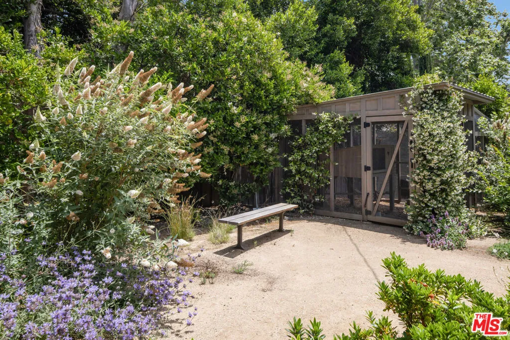 Los Angeles, California 90049, United States, 4 Bedrooms Bedrooms, ,3 BathroomsBathrooms,Residential,Active,179563