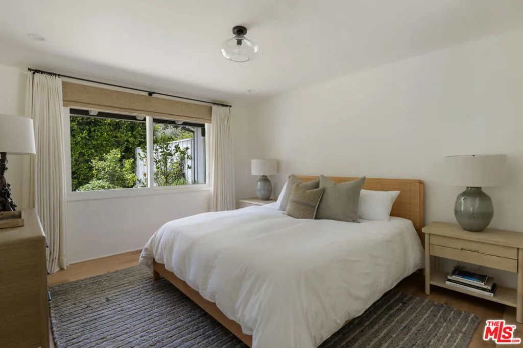 Los Angeles, California 90049, United States, 4 Bedrooms Bedrooms, ,3 BathroomsBathrooms,Residential,Active,179563