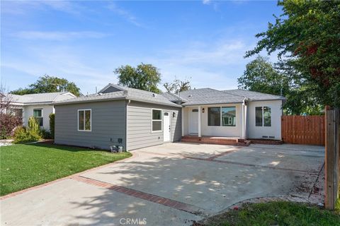 Photo of 6714 Jellico Ave, Lake Balboa, CA 91406 (MLS # SR26040386)