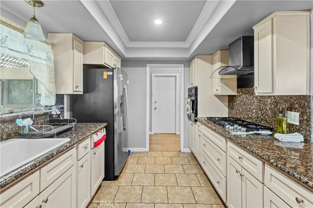 15503 Benfield Avenue