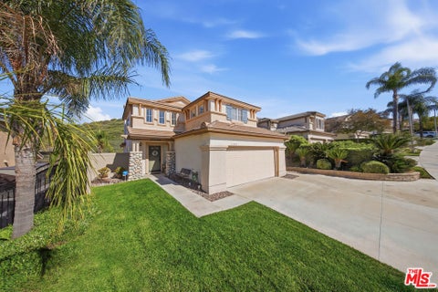 Photo of 17885 Maplehurst Place, Canyon Country, CA 91387 (MLS # 26104668)