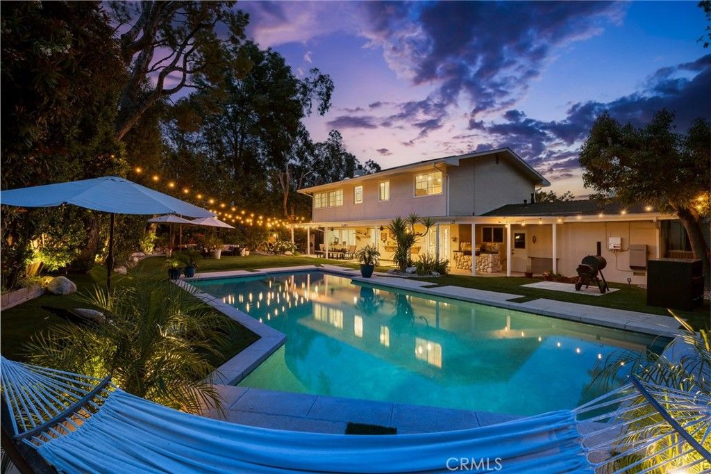Photo of 5725 Blanco Avenue, Woodland Hills, CA 91367 (MLS # SR25097494)
