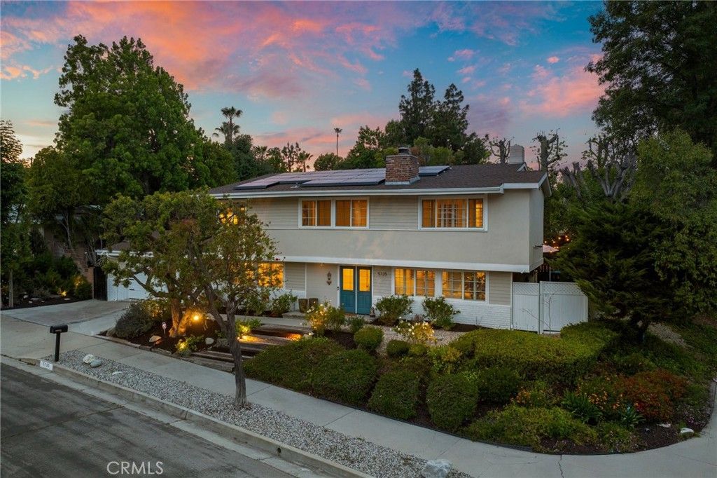 Photo of 5725 Blanco Avenue, Woodland Hills, CA 91367 (MLS # SR25097494)