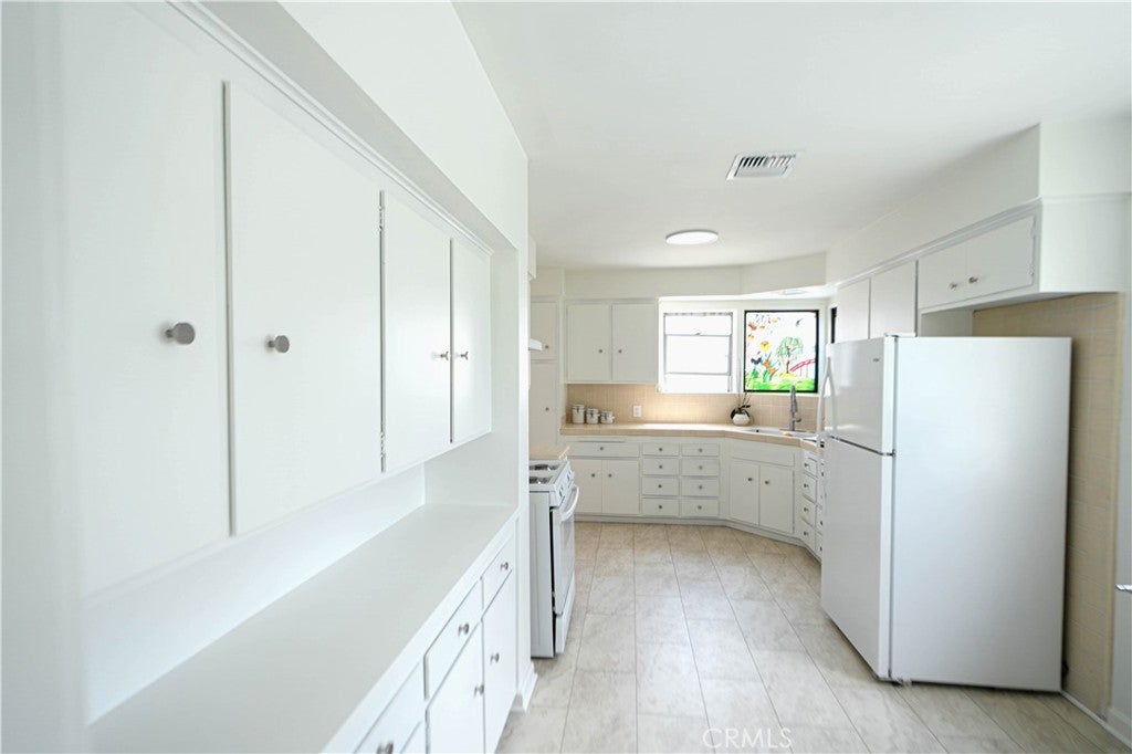 2572 Silver Ridge