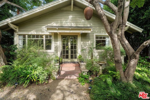 Photo of 935 Palms Boulevard, Venice, CA 90291 (MLS # 26989597)