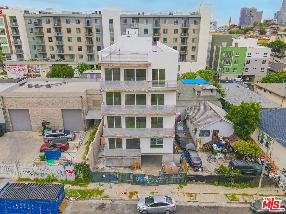 320 N Mountain View Avenue