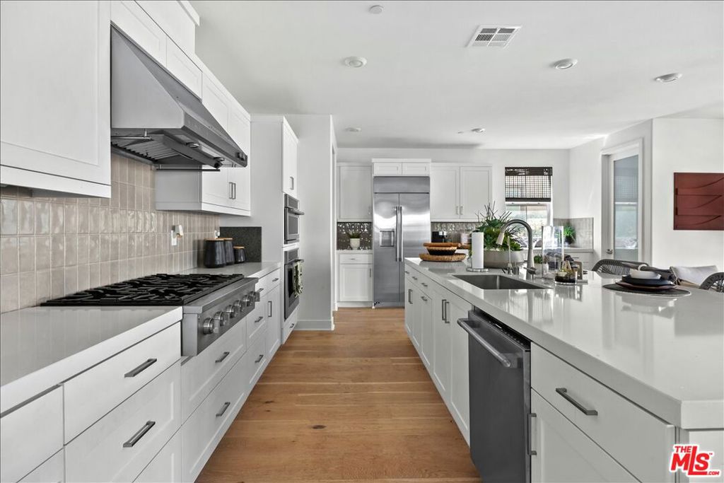 21181 Strathmoor Lane
