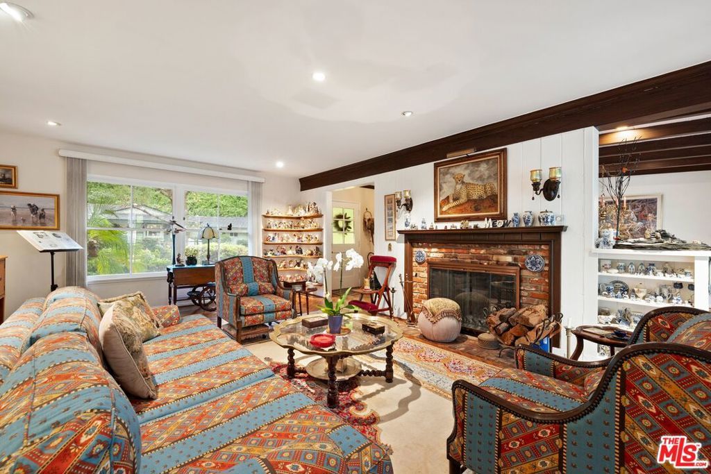 Photo of 1444 Roscomare Road, Los Angeles, CA 90077 (MLS # 26633481)