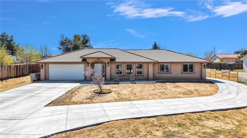 Photo of 18125 Catalpa St, Hesperia, CA 92345 (MLS # HD26052122)