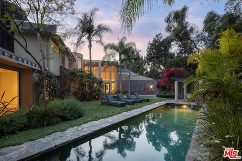 Photo of 1060 E Oakmont Drive, Los Angeles, CA 90049 (MLS # 26986083)