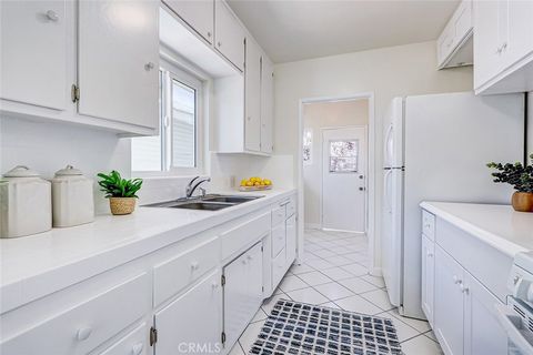 Tiny photo for 426 S Broadway Ave, Redondo Beach, CA 90277 (MLS # SB25194461)