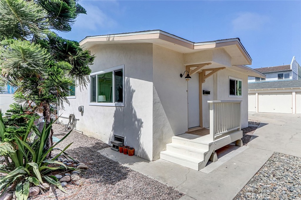 Updated mid unit of a duplex just blocks from the beach! Live the coastal lifestyle in this beautifully updated duplex unit, just a few blocks from the sand in the heart of South Redondo Beach! This bright and spacious unit offers the perfect blend of modern comfort and beachside charm.
Step inside to find a freshly updated interior featuring new flooring, modern fixtures, and a clean, open layout. The kitchen is equipped with contemporary cabinetry, stainless steel appliances, and sleek countertops—ideal for everyday living and entertaining. Enjoy ocean breezes from your private outdoor space, perfect for relaxing after a day at the beach. Enjoy the comfort of the heating air conditioning unit! Additional features include in-unit laundry and plenty of street parking. Nestled in a prime South Redondo location, you’re just a short walk to the beach, Riviera Village, local dining, shopping, and award-winning schools. Don’t miss your chance to live in one of the most sought-after neighborhoods in the South Bay!