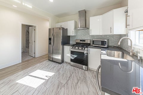 Photo of 801 N Alexandria Avenue, Los Angeles, CA 90029 (MLS # 26992159)