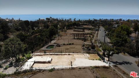 Photo of 670 N Las Casas Avenue, Pacific Palisades, CA 90272 (MLS # 25574849)