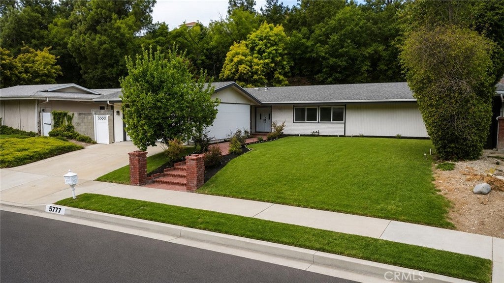 Photo of 5777 Valerie Avenue, Woodland Hills, CA 91367 (MLS # SR26181763)