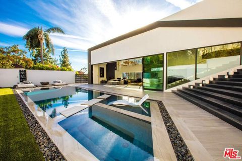 Photo of 2210 Bowmont Drive, Beverly Hills, CA 90210 (MLS # 26647689)