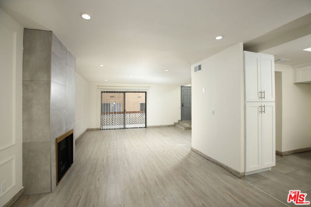 10214 Samoa Avenue 25
