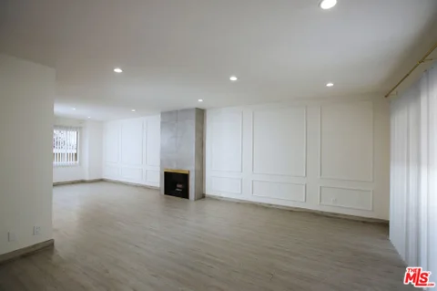MLS: 26870651