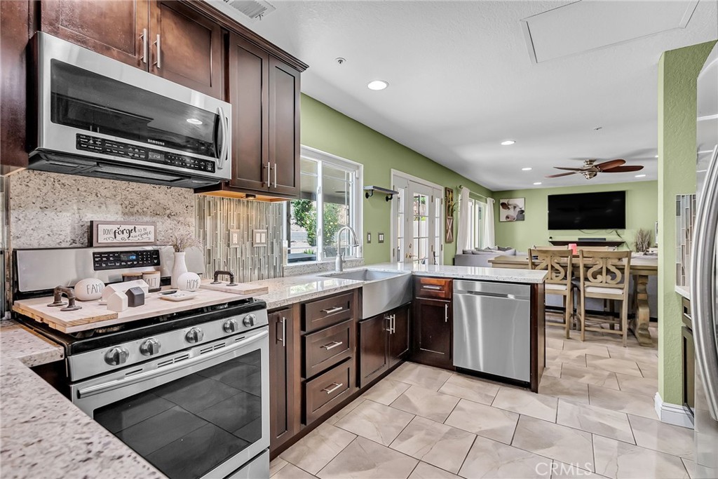 2744 W Fairview Drive