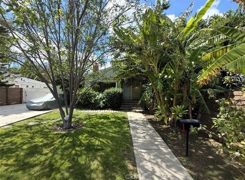 Photo of 5311 Don Pio Dr, Woodland Hills, CA 91364 (MLS # SR26073214)