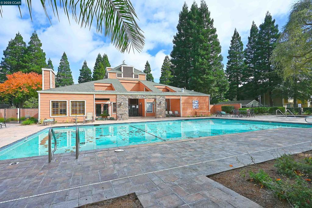 CRESTVIEW - Residential