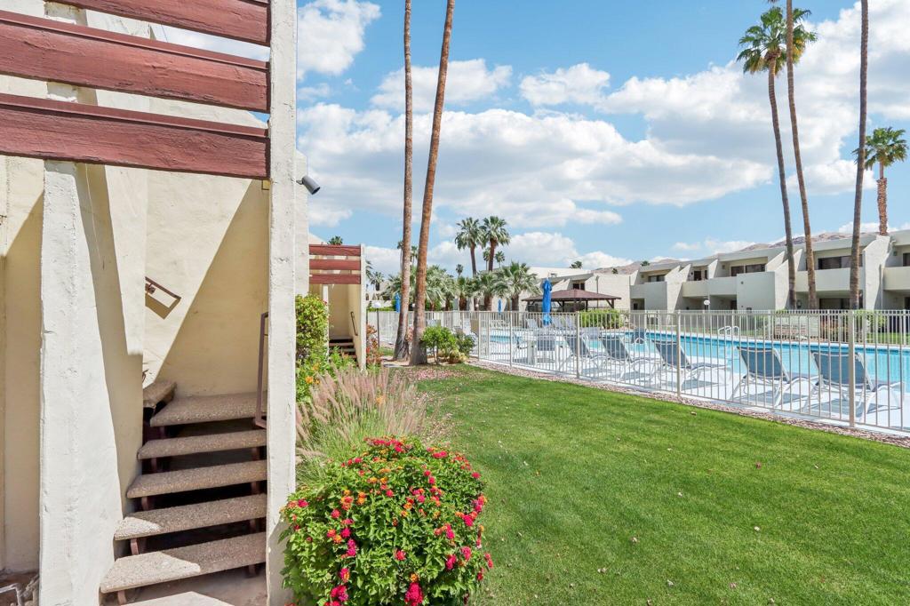 Smoketree Racquet Cl - Residential