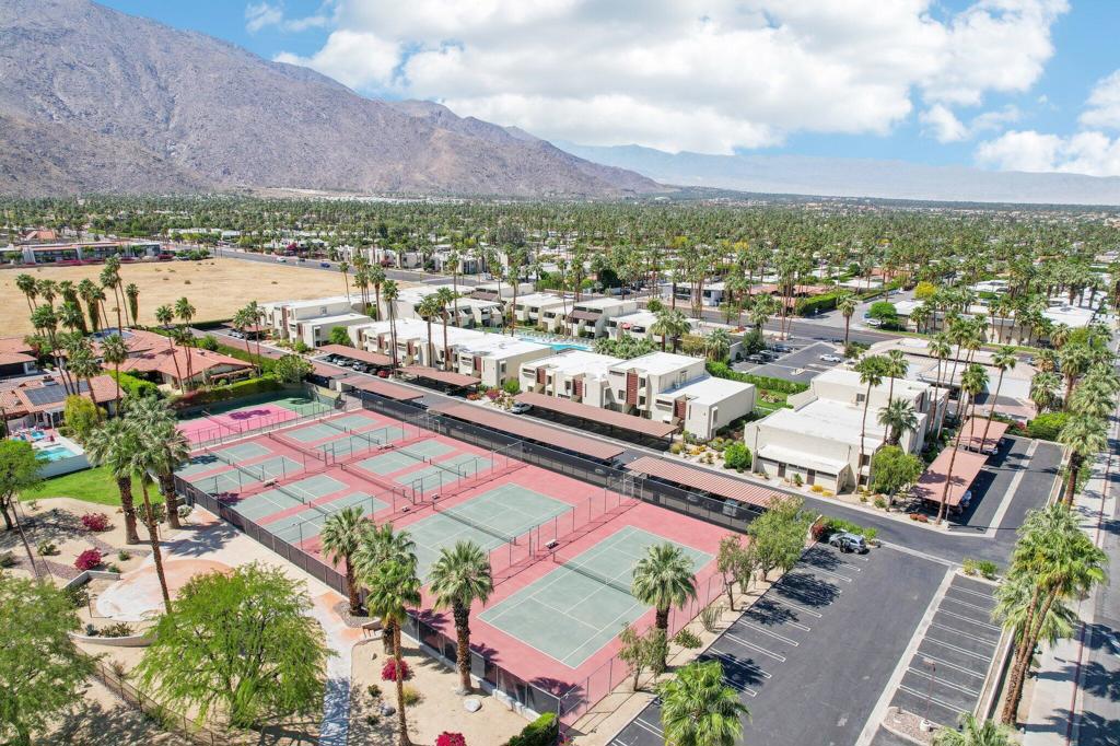 Smoketree Racquet Cl - Residential