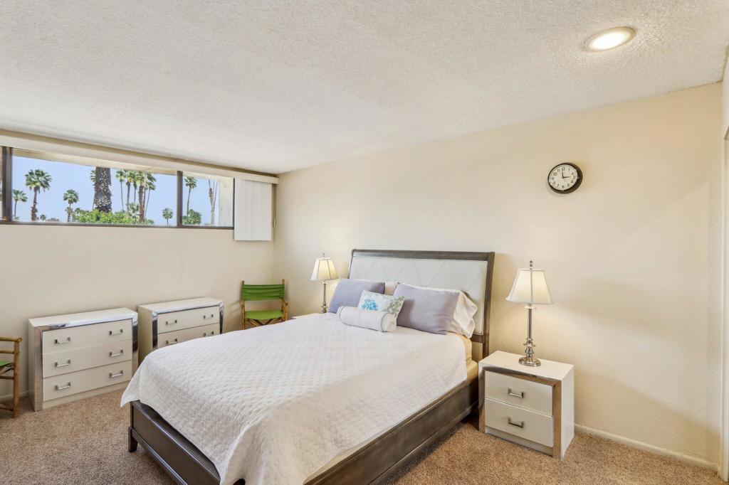 Smoketree Racquet Cl - Residential