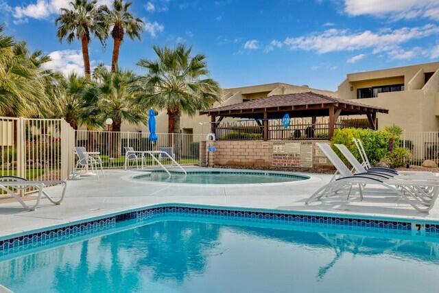 Smoketree Racquet Cl - Residential