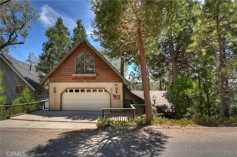 Photo of 701 Zurich Drive, Lake Arrowhead, CA 92352 (MLS # IG25182095)