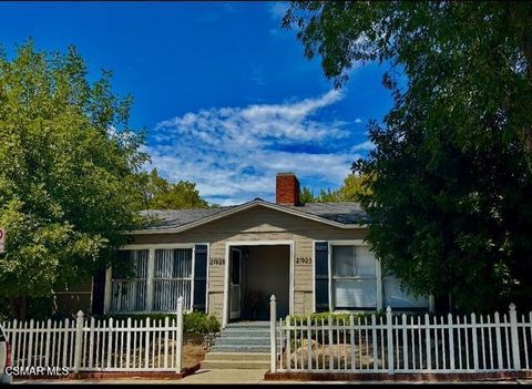 Photo of 21923 San Miguel Street, Woodland Hills, CA 91364 (MLS # 225005452)