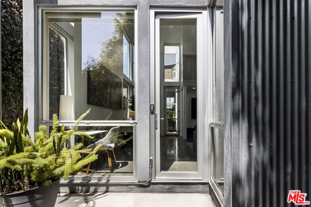 Photo of 1410 Pacific Avenue, Venice, CA 90291 (MLS # 25549383)