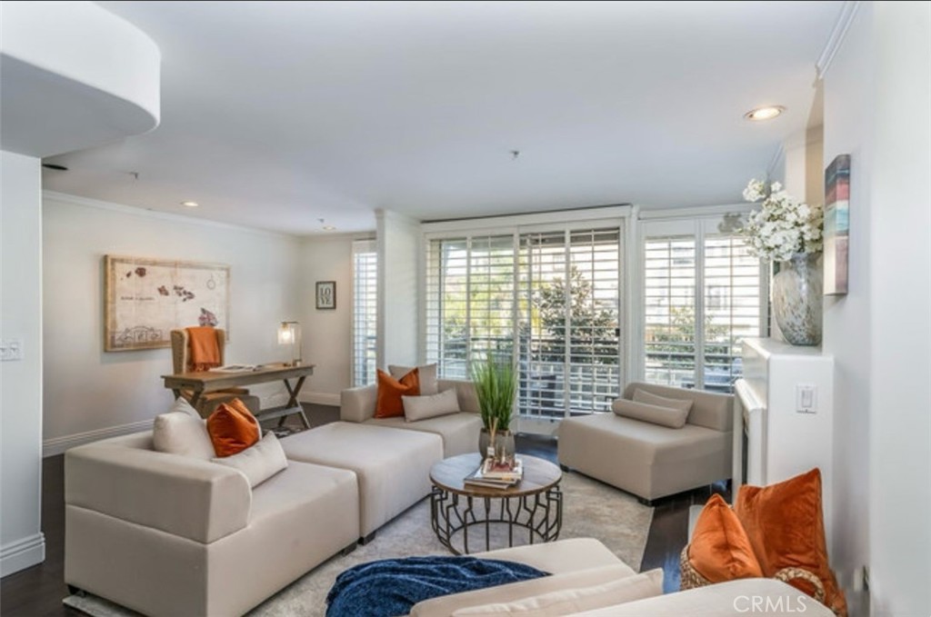 Photo 1 of 28 — 1819 Holmby 204, Los Angeles, CA 90025