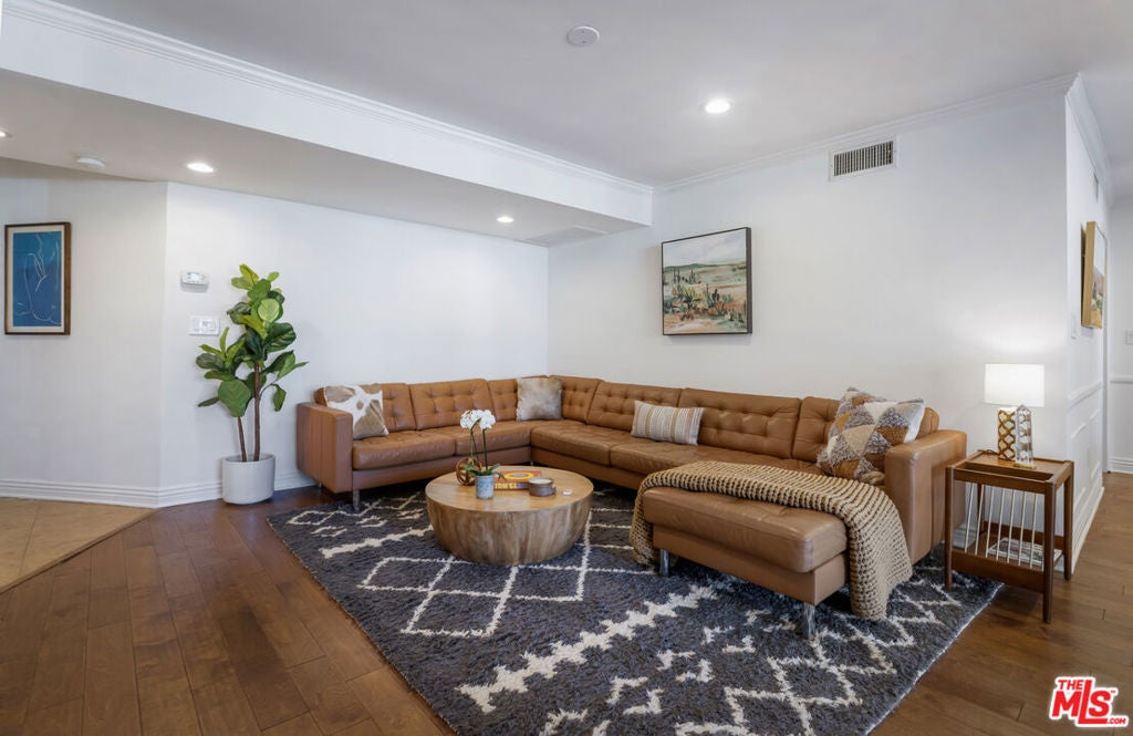 330 W California Boulevard 101