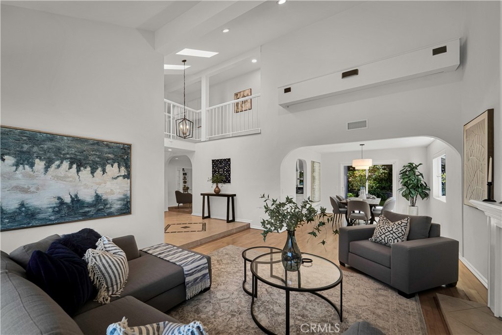 6 N Peregrine Circle