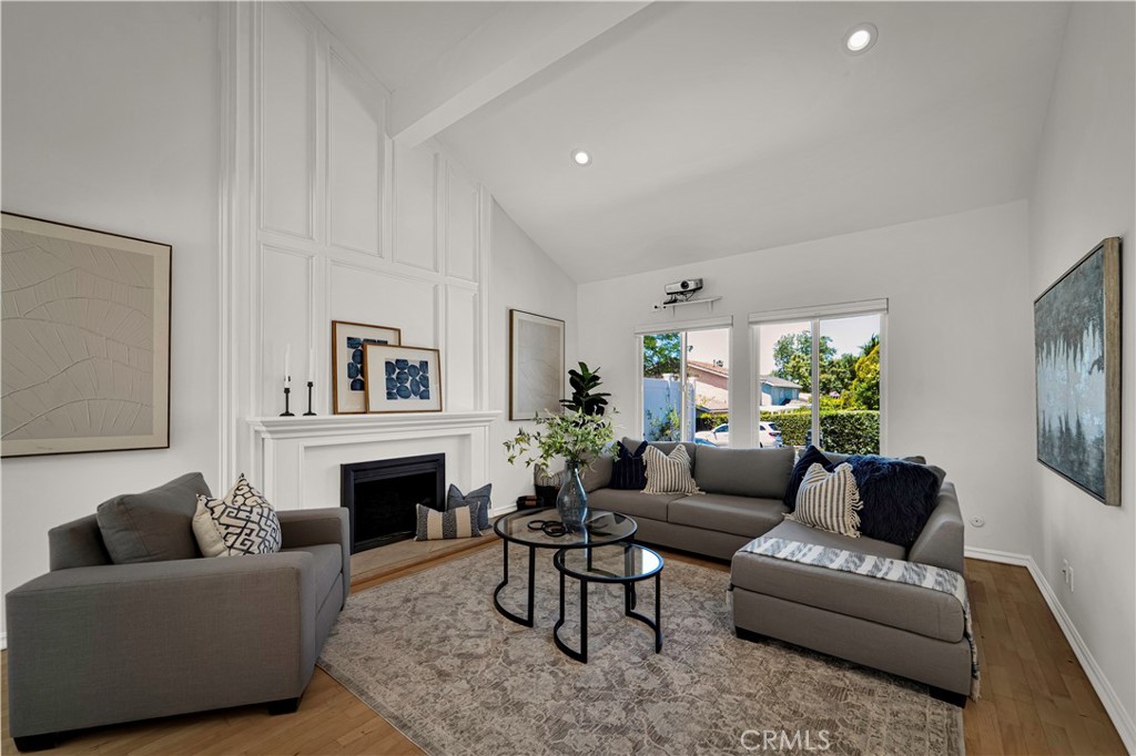 6 N Peregrine Circle