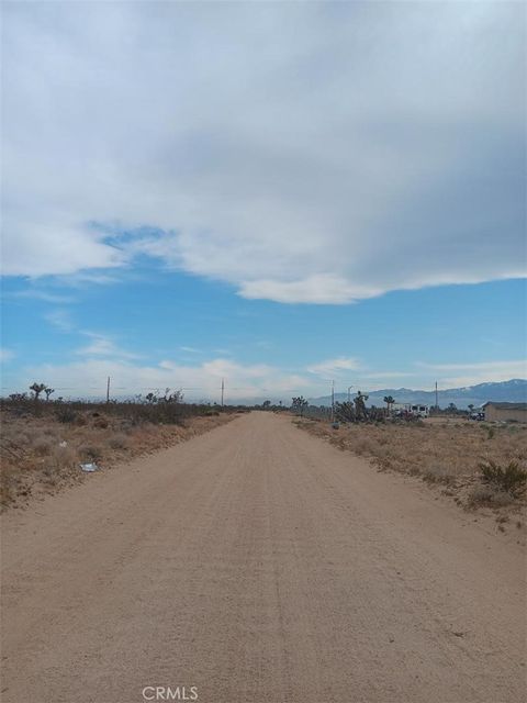 Photo of 6692 Palmdale Rd, Phelan, CA 92371 (MLS # HD25102758) Photo of 6692 Palmdale Rd, Phelan, CA 92371 (MLS # HD25102758)