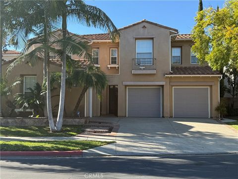Photo of 3 Hollinwood, Irvine, CA 92618 (MLS # OC26049603)