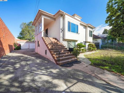Photo of 486 Mcauley St St, Oakland, CA 94609 (MLS # 41115109)