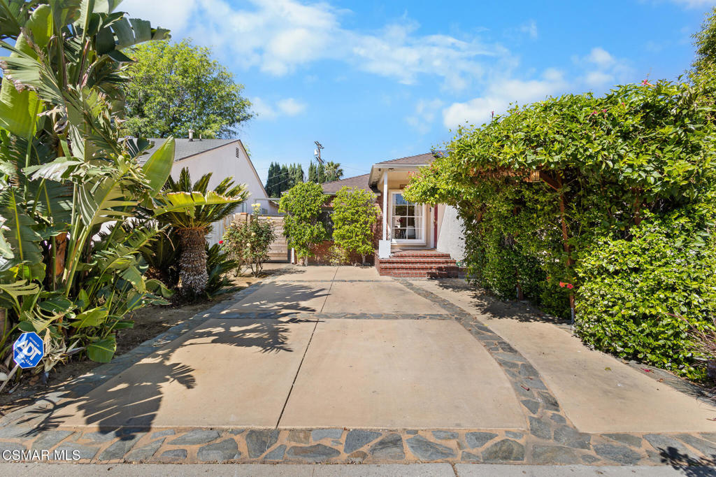 7039 Sylvia Avenue