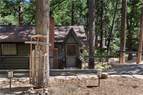 Photo of 24948 Faulhorn Drive Dr, Crestline, CA 92325 (MLS # IG26200241)