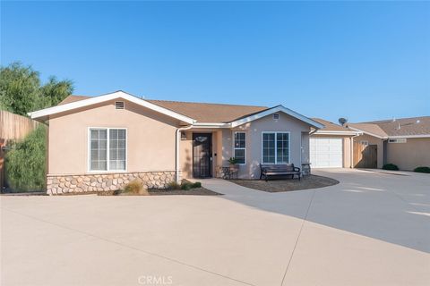 Photo of 945 Creston Road Rd, Paso Robles, CA 93446 (MLS # NS25243905) Photo of 945 Creston Road Rd, Paso Robles, CA 93446 (MLS # NS25243905)